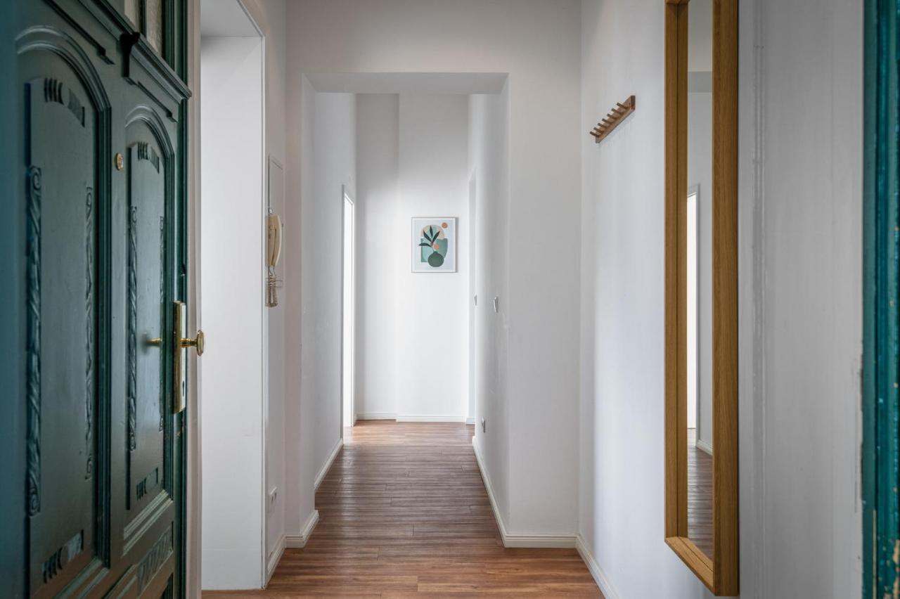 Sonnig & Helle Wohnung Alexanderplatz In 15Min Zu Erreichen, Herthastrasse Sehr Schoen Und Gross Fuer Gruppen Geeignet Berlin Dış mekan fotoğraf