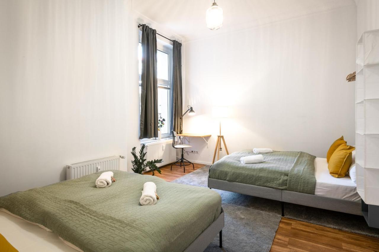 Sonnig & Helle Wohnung Alexanderplatz In 15Min Zu Erreichen, Herthastrasse Sehr Schoen Und Gross Fuer Gruppen Geeignet Berlin Dış mekan fotoğraf